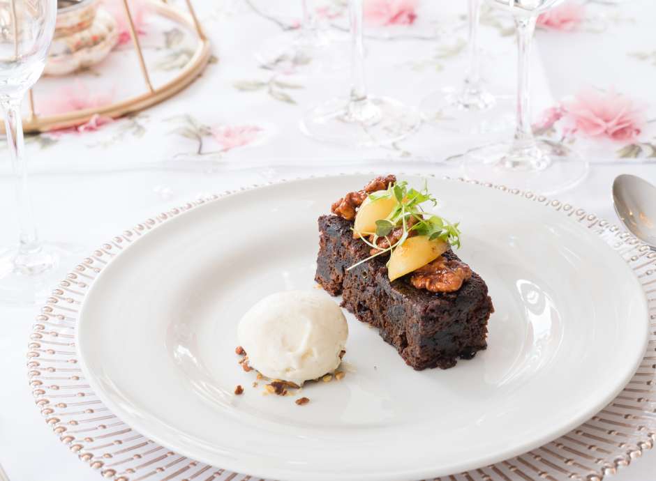 Vegan pear and date pudding