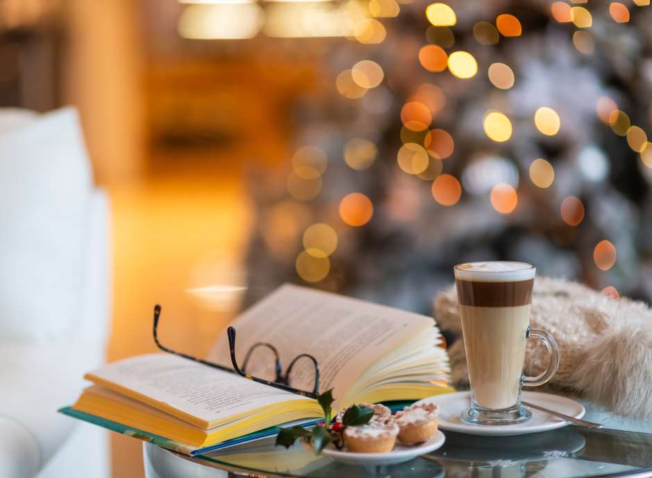 Mince pies and latte in front of a Christmas tree